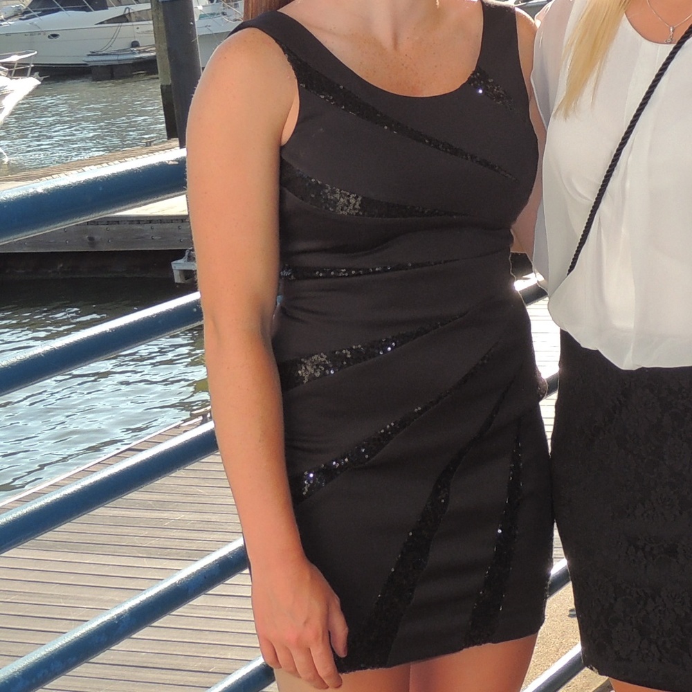 GUESS Mini Black Dress. Size 0. Black Fitted